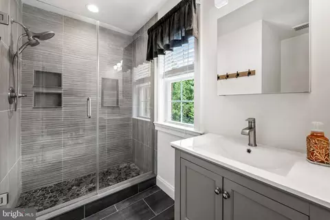 Bath - 13910 Manor Rd, Phoenix, MD 21131 photo 3 of 4