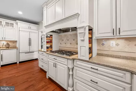Kitchen - 13910 Manor Rd, Phoenix, MD 21131 photo 4 of 5