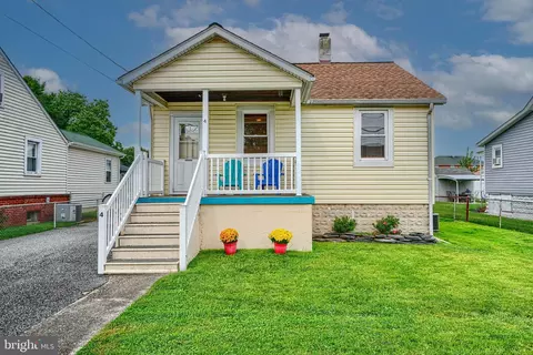 4 Bayside Dr, Dundalk, MD 21222