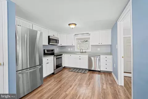 7323 Waldman Ave, Sparrows Point, MD 21219