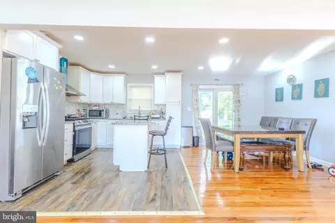 Entry Way - 2111 Rolling Rd, Windsor Mill, MD 21244 photo 1 of 2