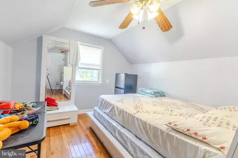Bedroom - 2111 Rolling Rd, Windsor Mill, MD 21244 photo 5 of 10