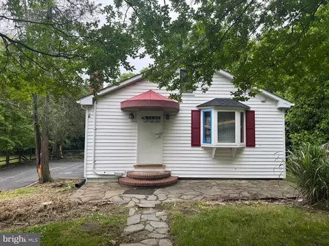 303 Harlem Ln, Catonsville, MD 21228