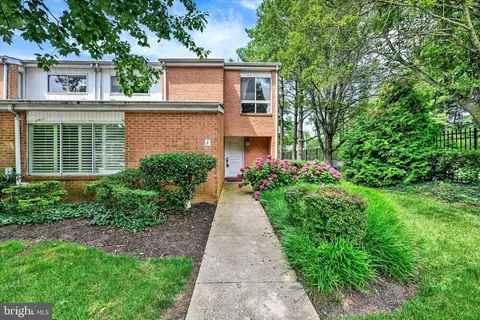2 Lamplighter Ct #2, Pikesville, MD 21208