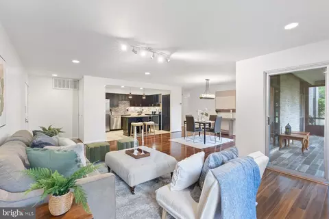 1 Stonehenge Cir #1-4, Pikesville, MD 21208