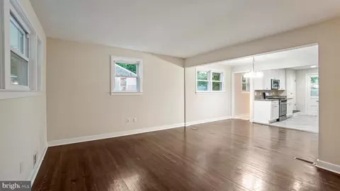 Living - 331 2nd Ave, Baltimore, MD 21227 photo 4 of 5