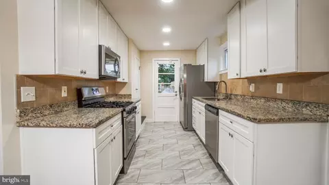 Entry Way - 331 2nd Ave, Baltimore, MD 21227 photo 2 of 12