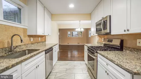 Entry Way - 331 2nd Ave, Baltimore, MD 21227 photo 5 of 12
