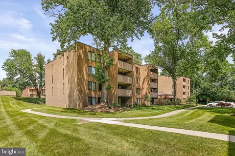 4 Candlemaker Ct #301, Pikesville, MD 21208
