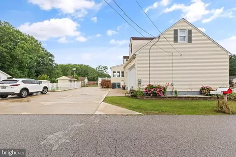 6900 Harewood Park Dr, Middle River, MD 21220