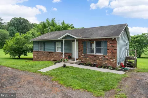 4049 Compass Run Ln, Hampstead, MD 21074 photo 2