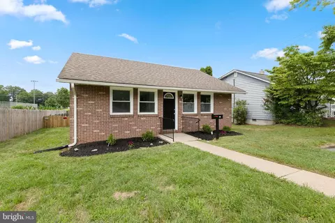 554 Compass Rd E, Middle River, MD 21220
