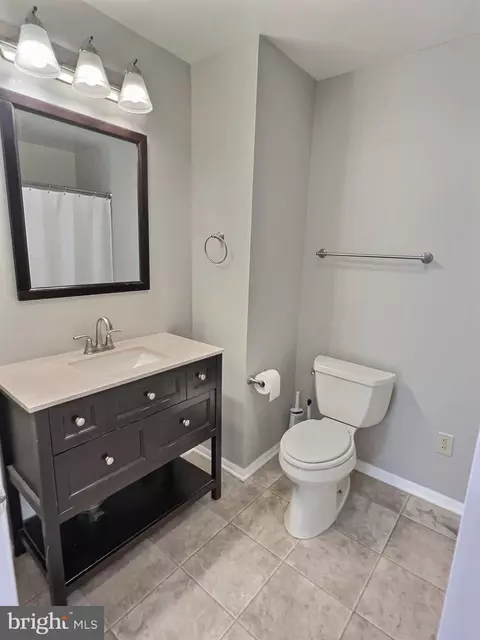 Bath - 9015 Cuckold Point Rd, Sparrows Point, MD 21219 photo 1 of 1