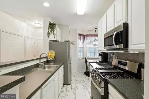 5000 Hollington Dr #302, Owings Mills, MD 21117