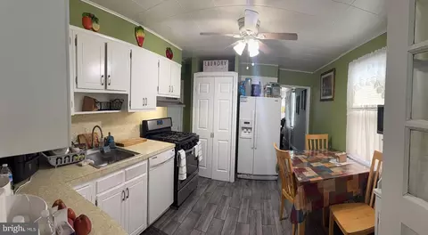 Entry Way - 1346 Willow Rd, Dundalk, MD 21222 photo 1 of 16