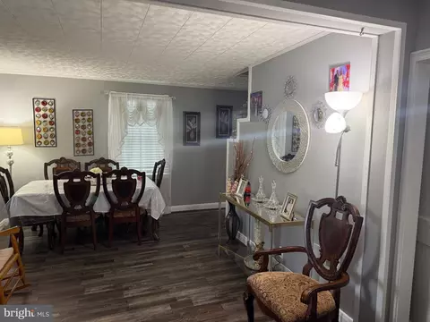 Entry Way - 1346 Willow Rd, Dundalk, MD 21222 photo 3 of 16