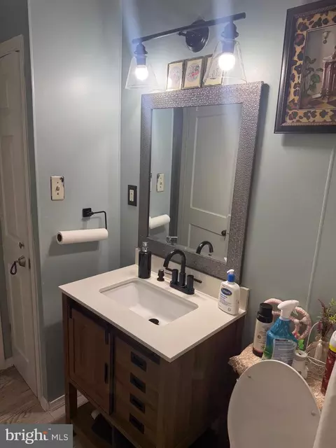 Bath - 1346 Willow Rd, Dundalk, MD 21222 photo 4 of 5