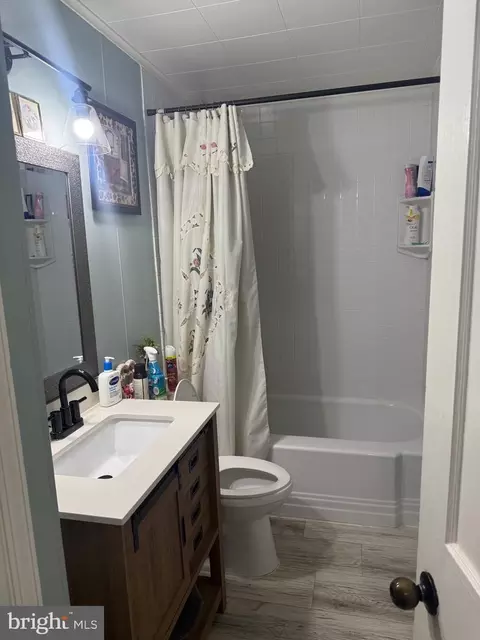Bath - 1346 Willow Rd, Dundalk, MD 21222 photo 5 of 5