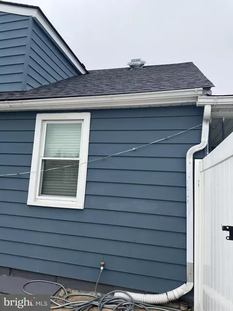Exterior - 1346 Willow Rd, Dundalk, MD 21222 photo 4 of 8