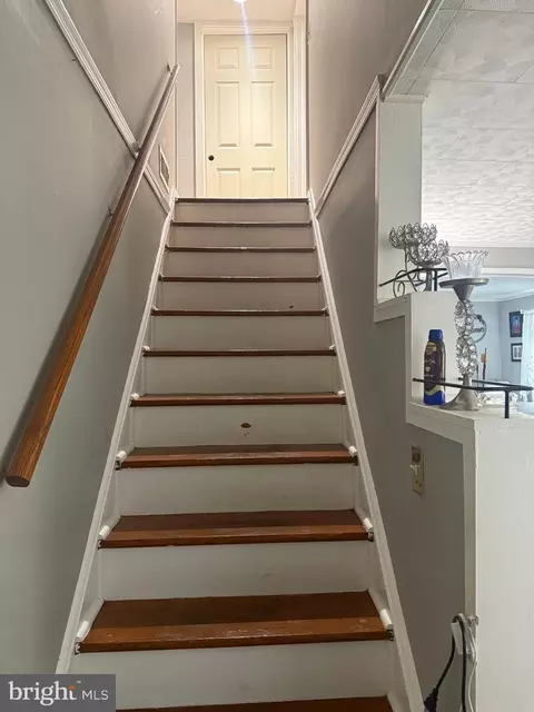 Entry Way - 1346 Willow Rd, Dundalk, MD 21222 photo 9 of 16