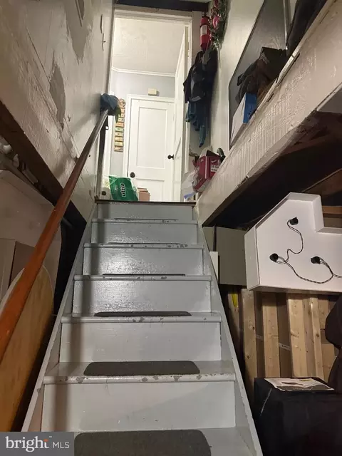 Entry Way - 1346 Willow Rd, Dundalk, MD 21222 photo 5 of 16