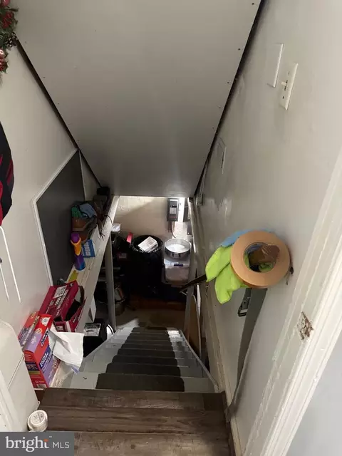 Entry Way - 1346 Willow Rd, Dundalk, MD 21222 photo 6 of 16