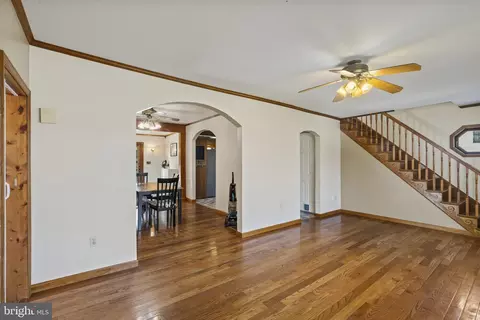Entry Way - 2518 S Snyder Ave, Sparrows Point, MD 21219 photo 1 of 4