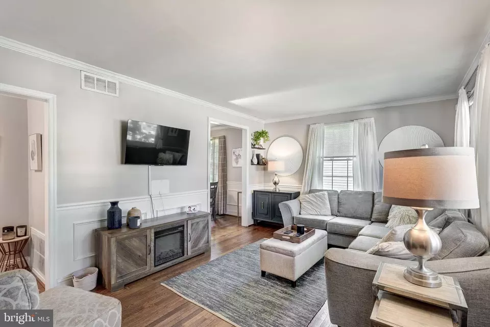 Living - 737 Silver Creek Rd, Pikesville, MD 21208 photo 1 of 2