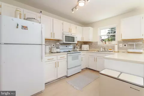 Kitchen - 423 Kosoak Rd, Middle River, MD 21220 photo 2 of 2