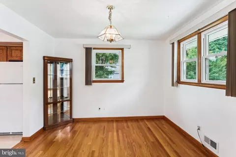 301 2nd Ave, Lansdowne, MD 21227 photo 15