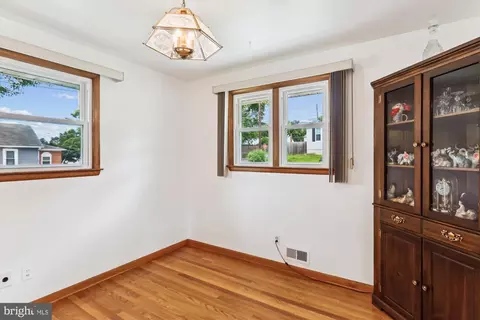301 2nd Ave, Lansdowne, MD 21227 photo 16