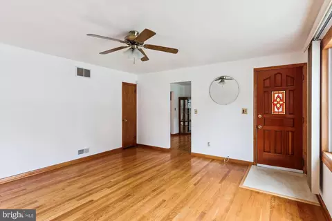 301 2nd Ave, Lansdowne, MD 21227 photo 13