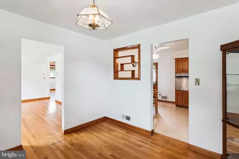 301 2nd Ave, Lansdowne, MD 21227 photo 17