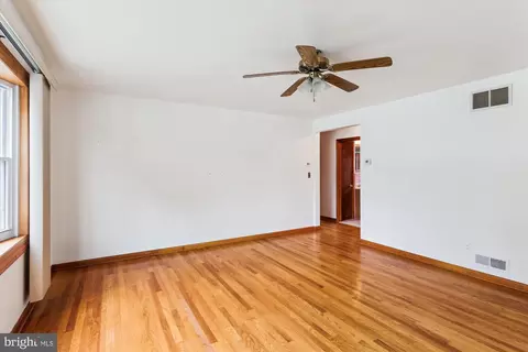301 2nd Ave, Lansdowne, MD 21227 photo 14