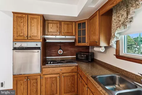 301 2nd Ave, Lansdowne, MD 21227 photo 21