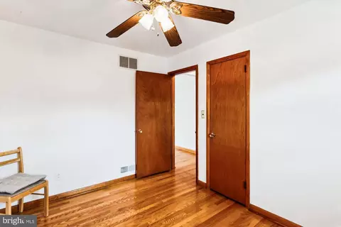 301 2nd Ave, Lansdowne, MD 21227 photo 28