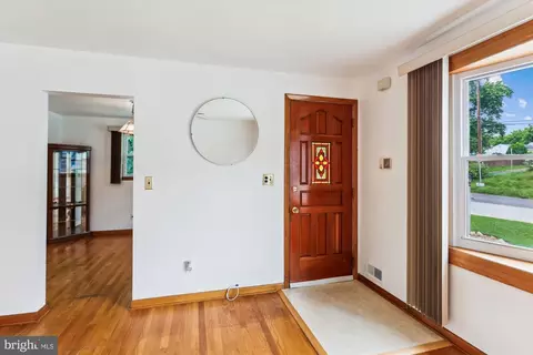 301 2nd Ave, Lansdowne, MD 21227 photo 11