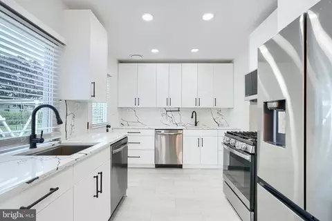 6807 Chippewa Dr, Baltimore, MD 21209 photo 3