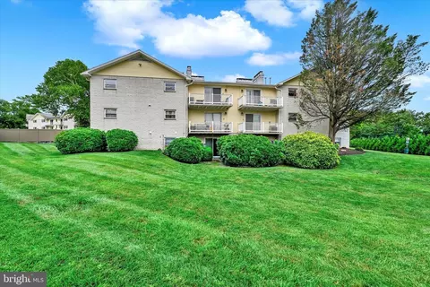 8 Warren Lodge Ct #1-B, Cockeysville, MD 21030
