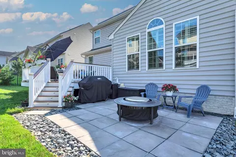Exterior - 10437 Windlass Run Rd, Baltimore, MD 21220 photo 6 of 13