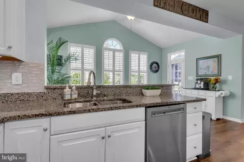 Kitchen - 10437 Windlass Run Rd, Baltimore, MD 21220 photo 5 of 6
