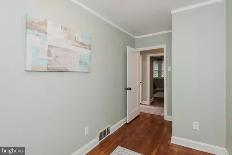 Entry Way - 570 47th St, Baltimore, MD 21224 photo 4 of 5