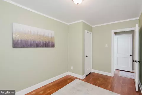 Entry Way - 570 47th St, Baltimore, MD 21224 photo 3 of 5