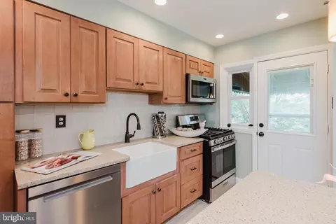 Kitchen - 570 47th St, Baltimore, MD 21224 photo 2 of 4