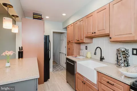 Kitchen - 570 47th St, Baltimore, MD 21224 photo 3 of 4