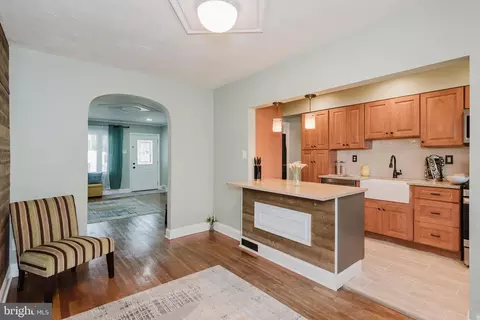 Entry Way - 570 47th St, Baltimore, MD 21224 photo 2 of 5