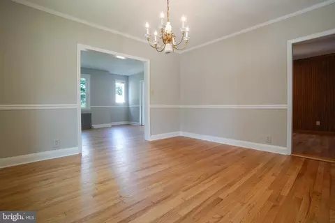 Living - 616 Warwick Rd, Baltimore, MD 21229 photo 3 of 3