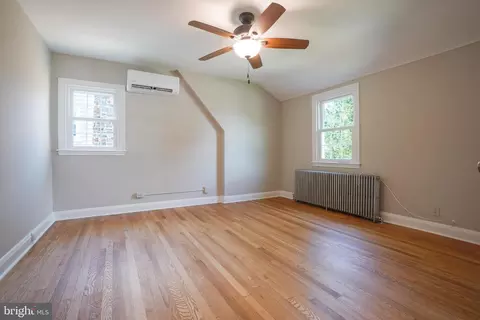 Bedroom - 616 Warwick Rd, Baltimore, MD 21229 photo 1 of 3