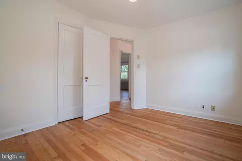 Bedroom - 616 Warwick Rd, Baltimore, MD 21229 photo 3 of 3