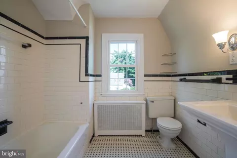 Bath - 616 Warwick Rd, Baltimore, MD 21229 photo 1 of 1